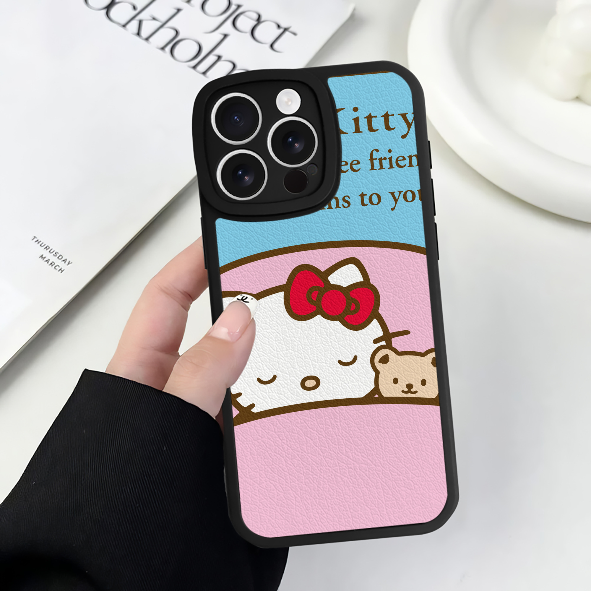 （画像用） Hello Kitty ハローキティ 【iPhone 16シリーズ対応】シリコンスマホケース（レザー調） 材質：シリコン